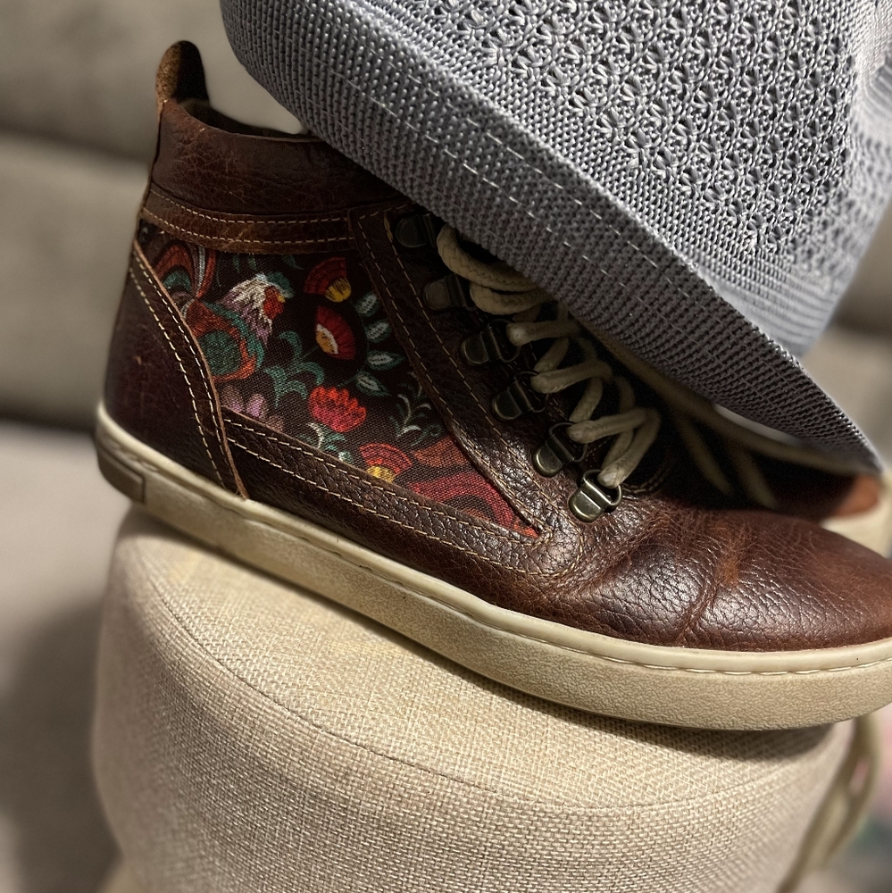 Boots - Picture 5 of 10